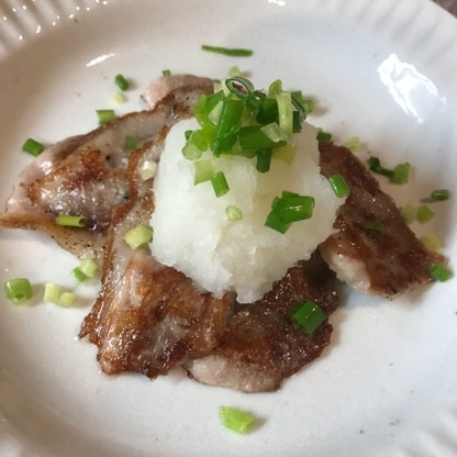 書いてあった通り豚肉は強火バリっと焼きました♪ 大根おろしとポン酢が豚肉のくどさを中和してくれて美味しかったです^ ^